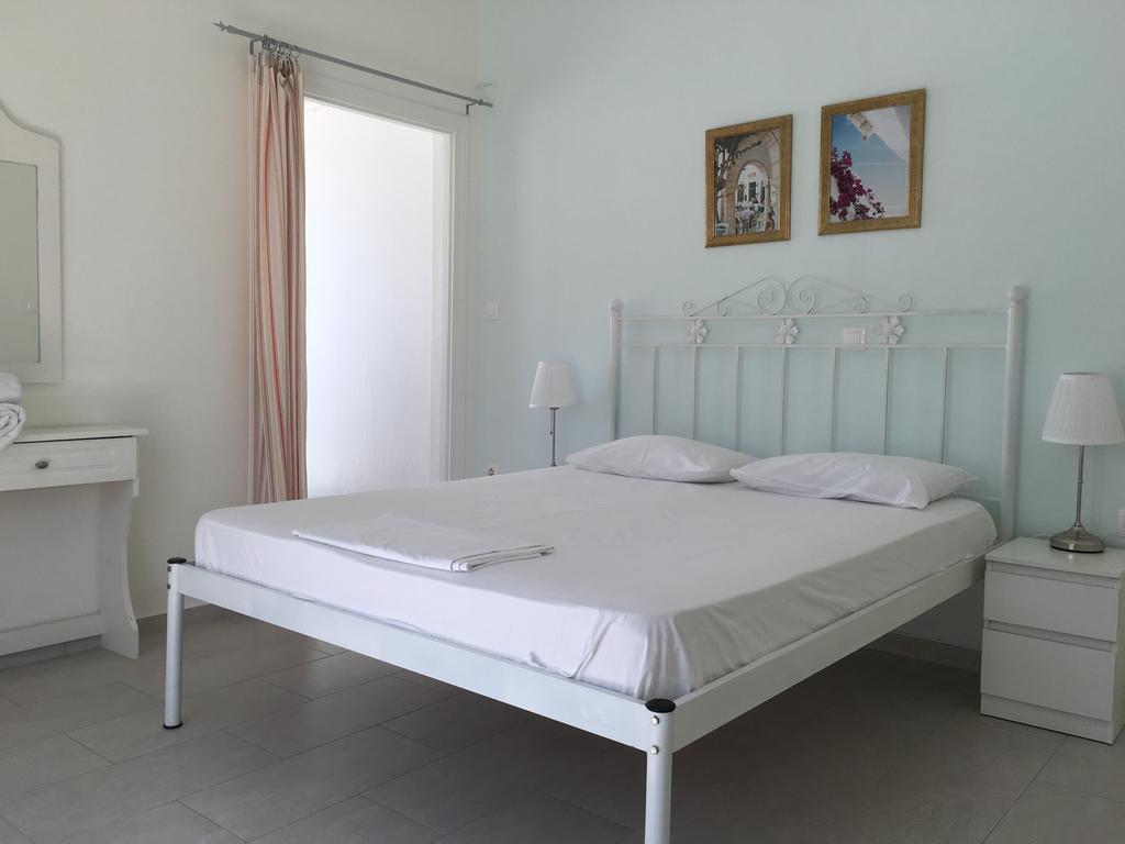 Nikoleta Rooms Tínos エクステリア 写真