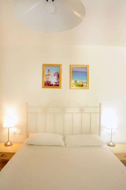 Nikoleta Rooms Tínos エクステリア 写真